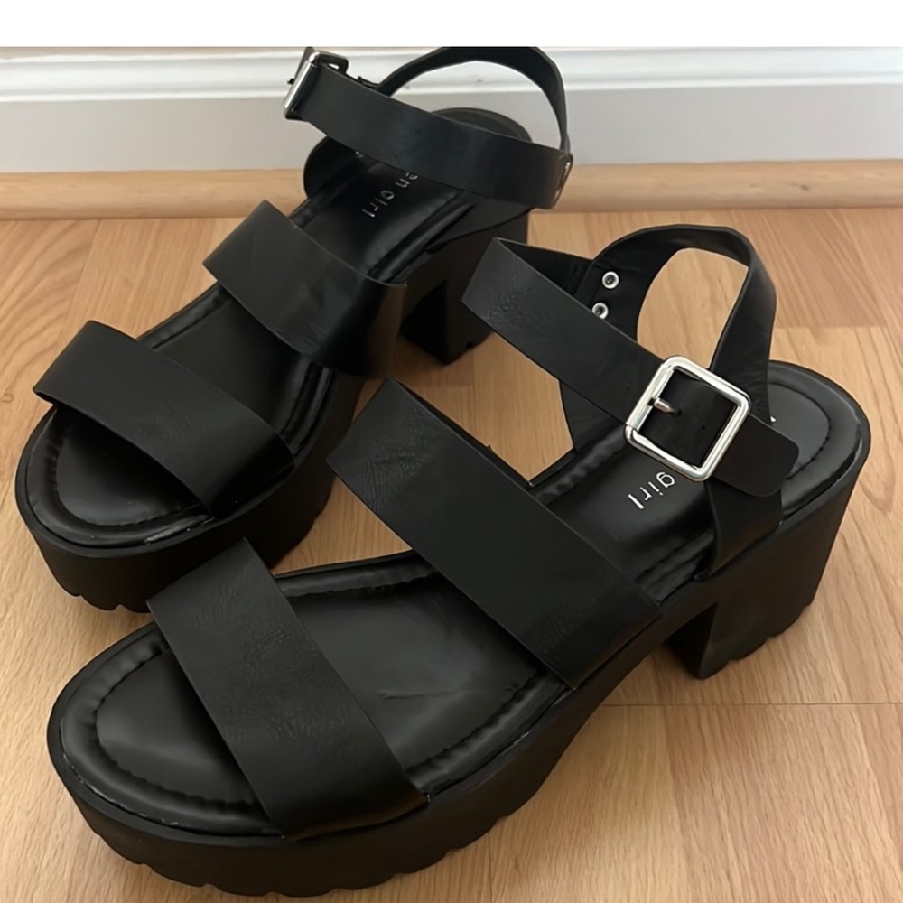 Madden Girl Black Platform Sandals 9